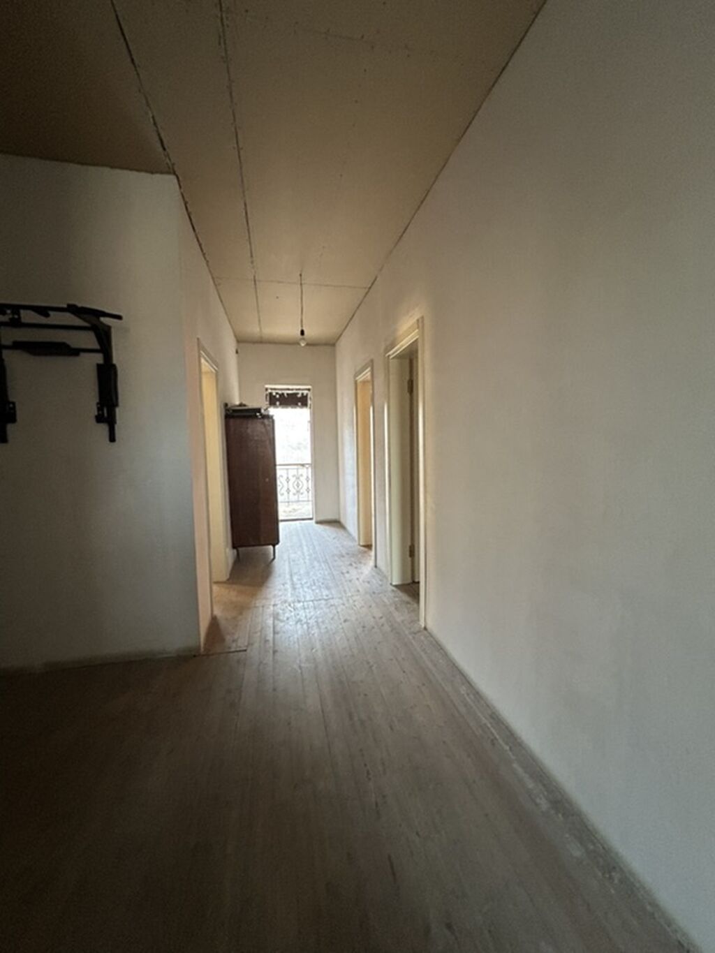 6 otaqlı, 240 kv. m, Orta təmir