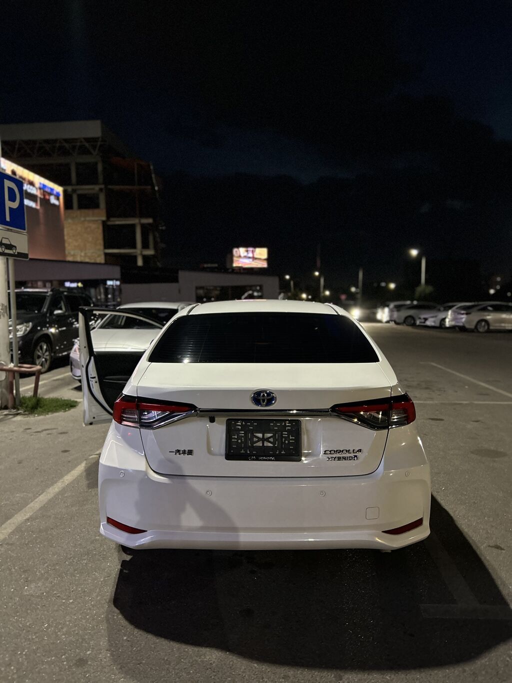 Toyota Corolla: 2019 г., 1.8 л, Автомат, Бензин, Седан: фото 6