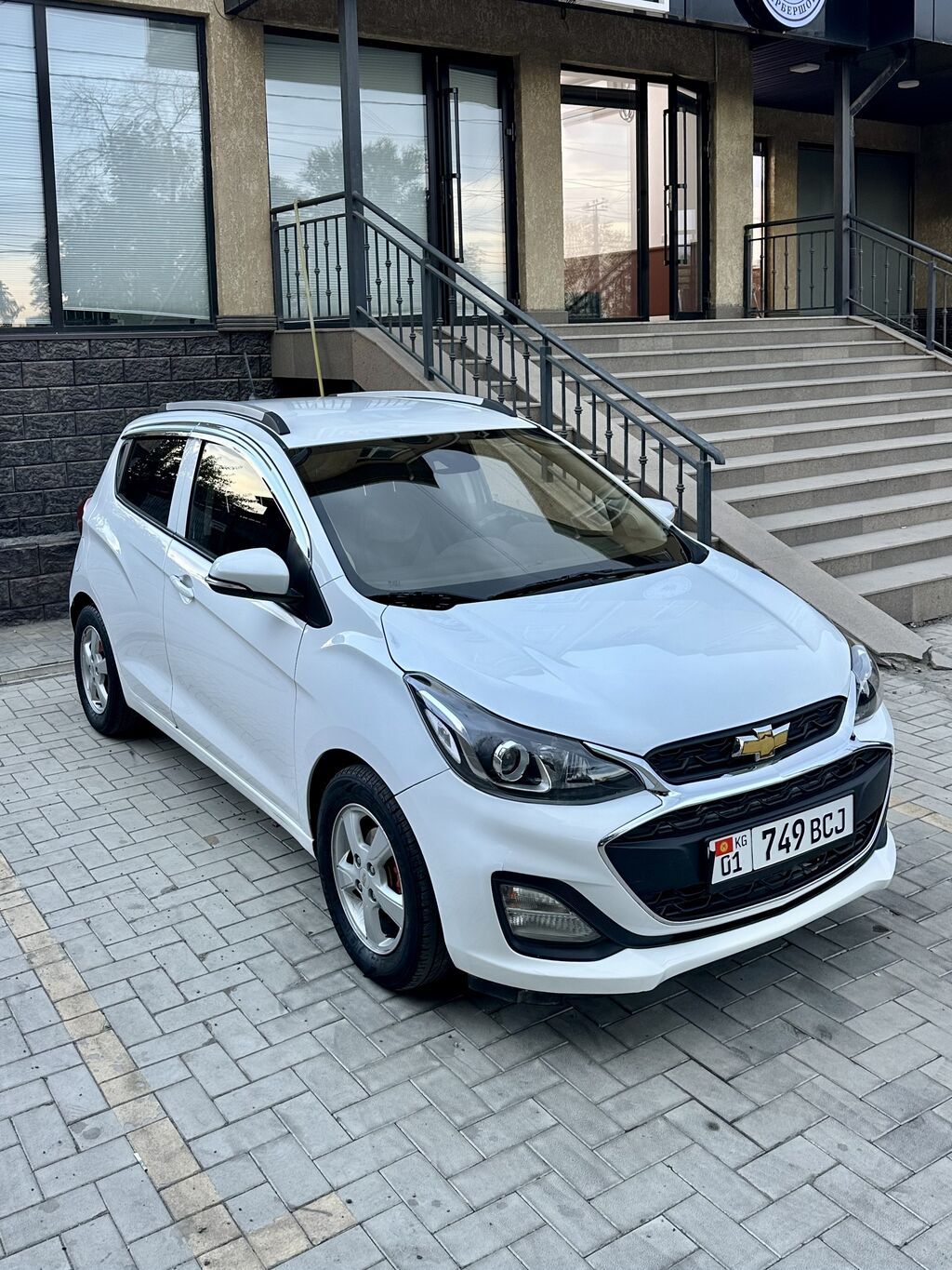Chevrolet Spark: 2018 г., 1 л, Автомат, Бензин, Хэтчбэк: фото 3