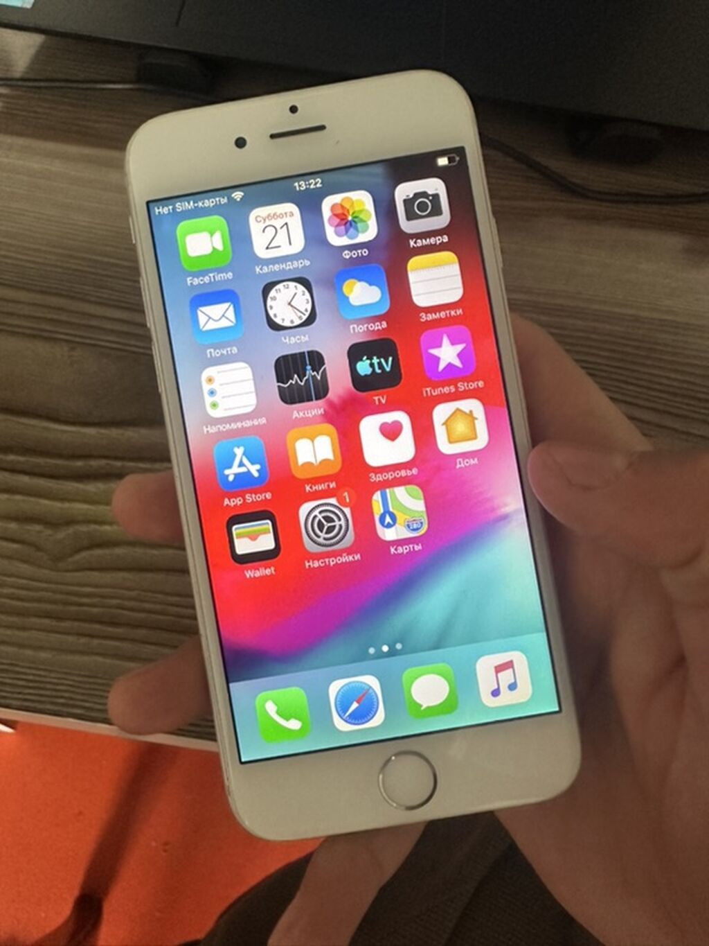 IPhone 6s, Б/у, 64 ГБ, Серебристый, Защитное стекло, 72 %: фото 1