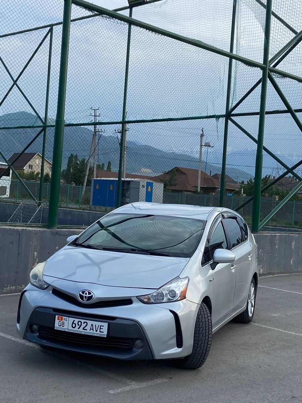 Toyota Prius V: 2016 г., 1.6 л, Гибрид, Универсал: фото 2