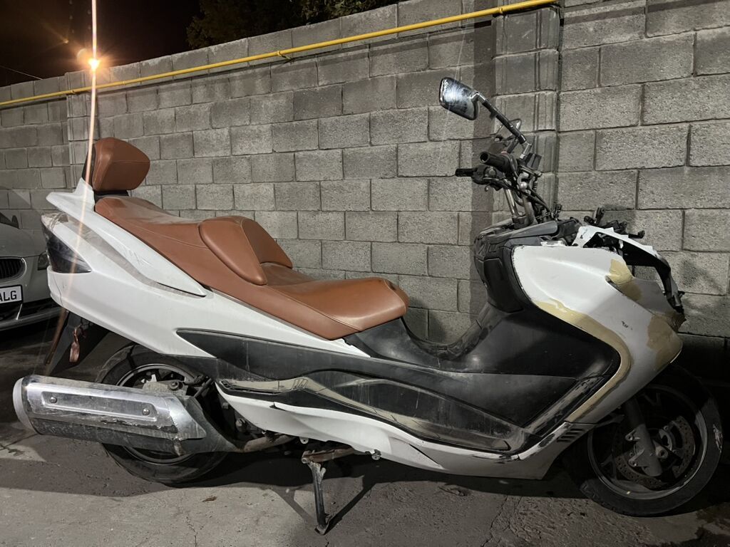 Макси‑скутер Suzuki Burgman (серия 400) в комплектации для дальних: фото 4