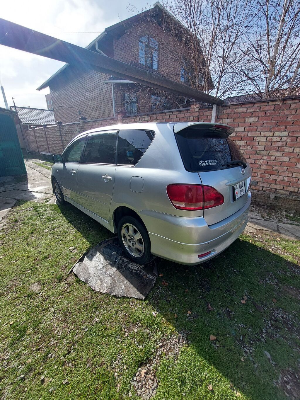 Toyota Ipsum: 2003 г., 2.4 л, Автомат, Бензин, Минивэн: фото 4