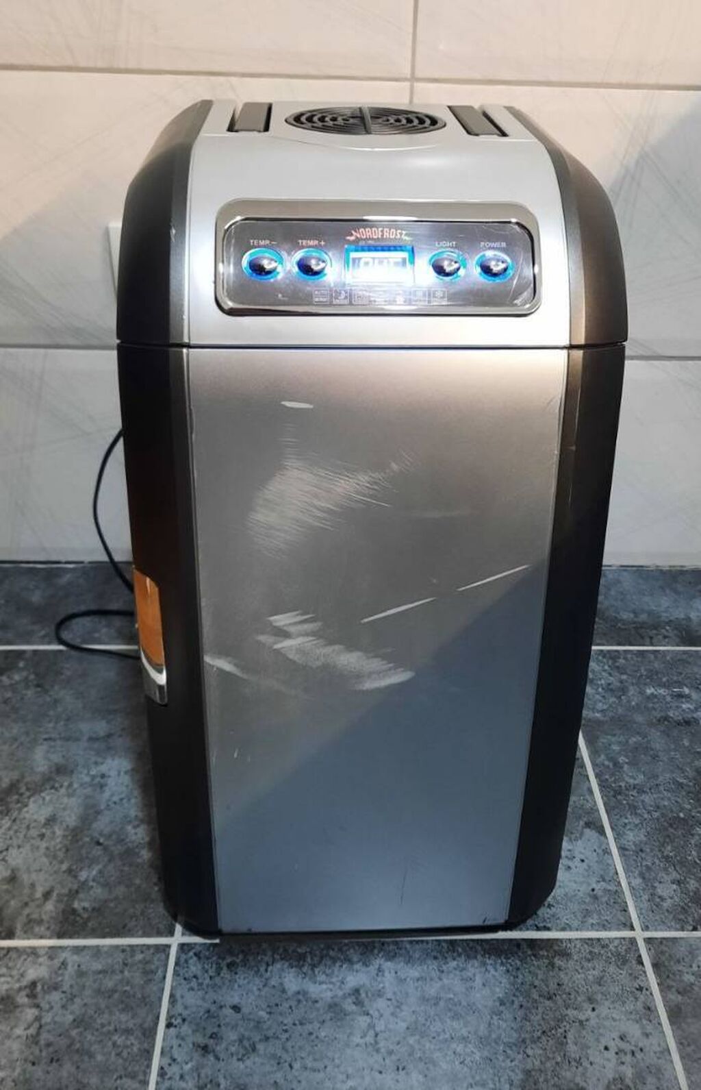 Frižideri: Vinski bоја - Siva, Upotrebljenо