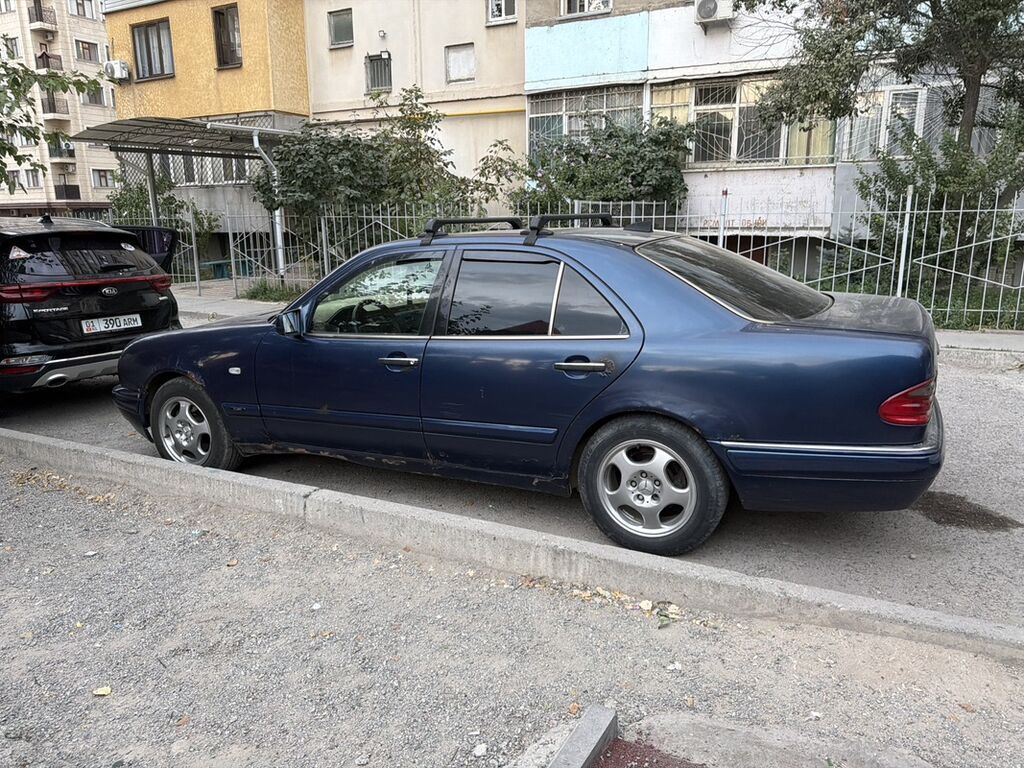 Mercedes-Benz E-Class: 1998 г., 2 л, Автомат, Газ, Седан: фото 1