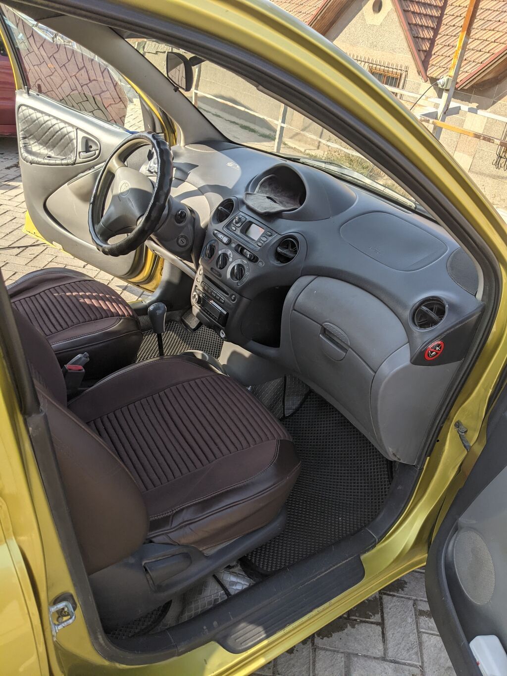Toyota Yaris: 1999 г., 1 л, Механика, Бензин, Хэтчбэк: фото 8