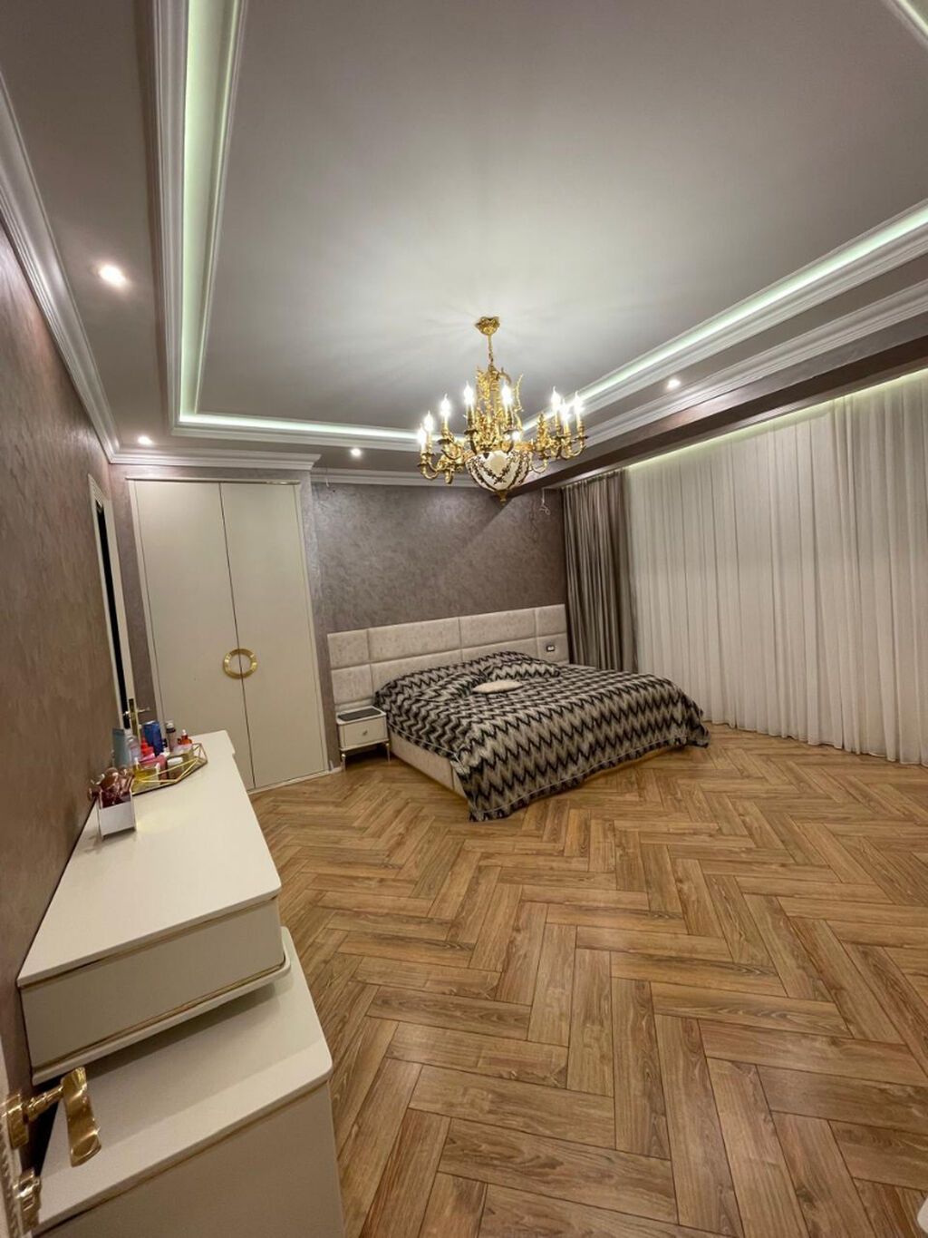 5 otaqlı, Yeni tikili, 301 kv. m