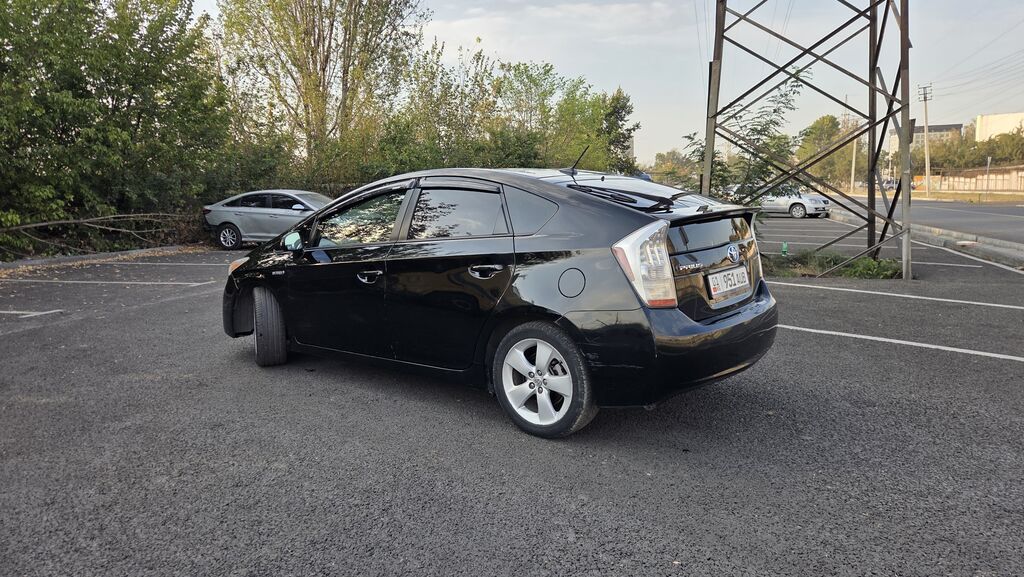 Toyota Prius: 2011 г., 1.8 л, Вариатор, Гибрид, Лифтбек: фото 2