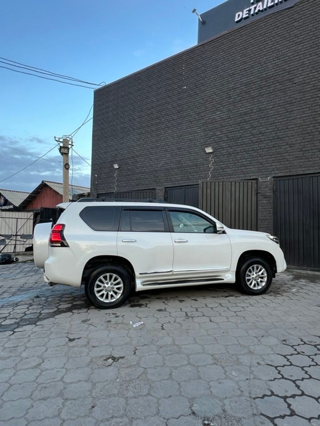 Toyota Land Cruiser Prado: 2010 г., Автомат, Внедорожник: фото 3