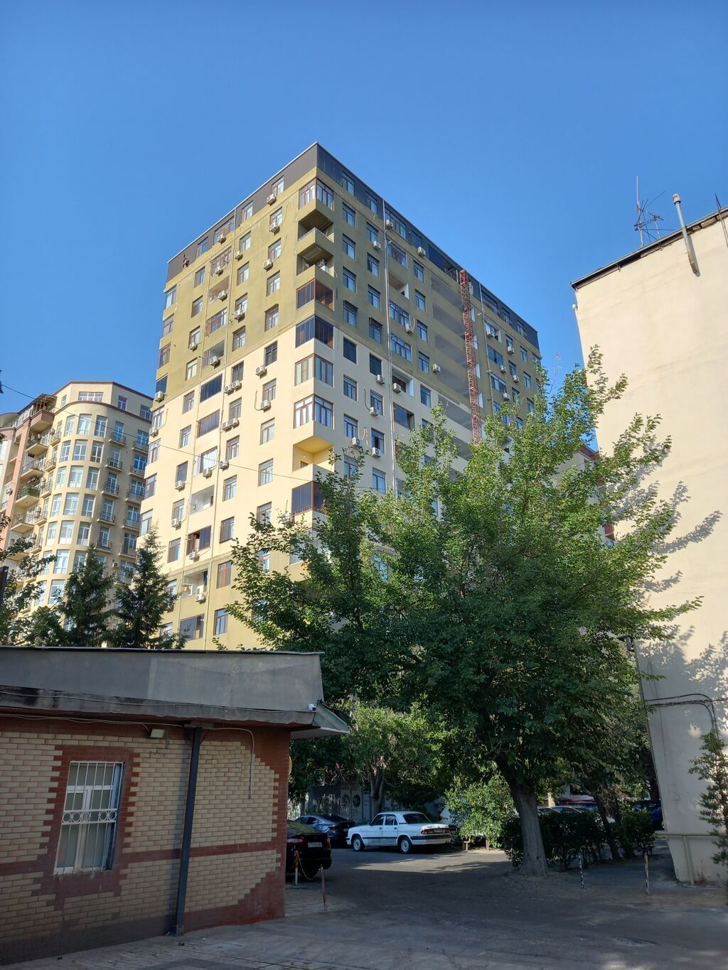 8-ci mikrorayon, 3 otaqlı, Yeni tikili, m. Azadlıq Prospekti, 108 kv. m