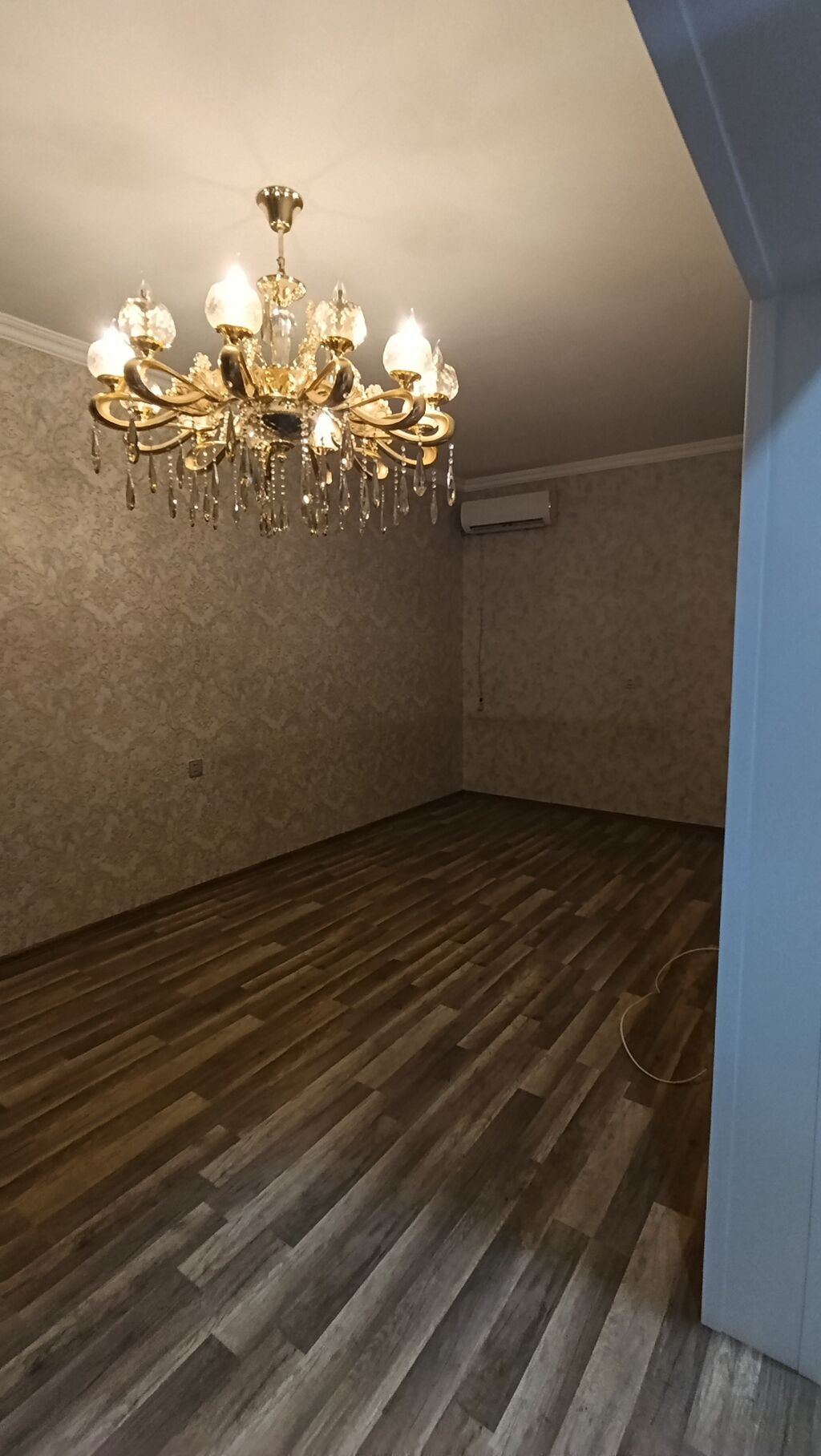 Hamıya salam Ev hem satılır hemde kirayə verilir 1 geniş zal 1