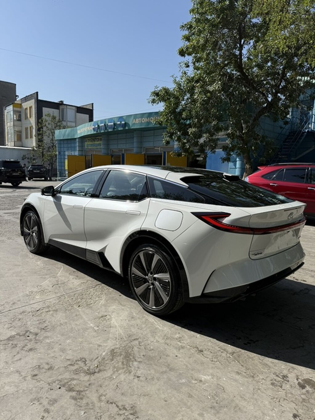 Toyota bZ5: 2026 г., Вариатор, Электромобиль, Седан: фото 4
