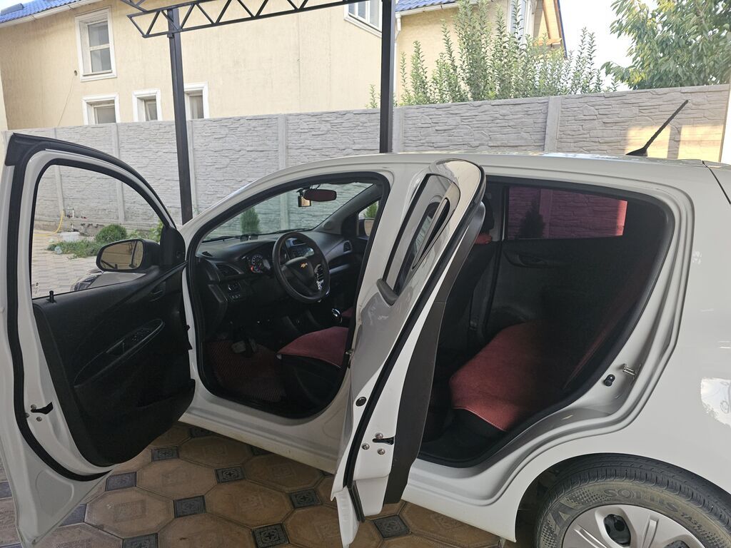 Chevrolet Spark: 2018 г., 1 л, Автомат, Бензин, Хэтчбэк: фото 8