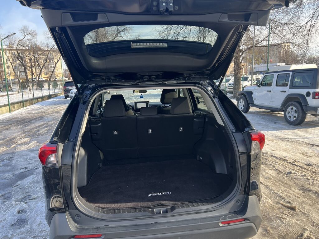 Toyota RAV4: 2019 г., 2.5 л, Автомат, Гибрид, Кроссовер: фото 6