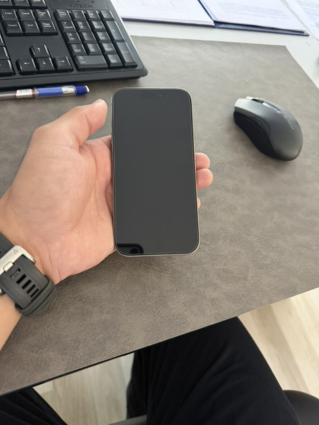 IPhone 15 Pro, Б/у, 256 ГБ, White Titanium, Защитное стекло, Чехол, Кабель, 95 % — фото 2
