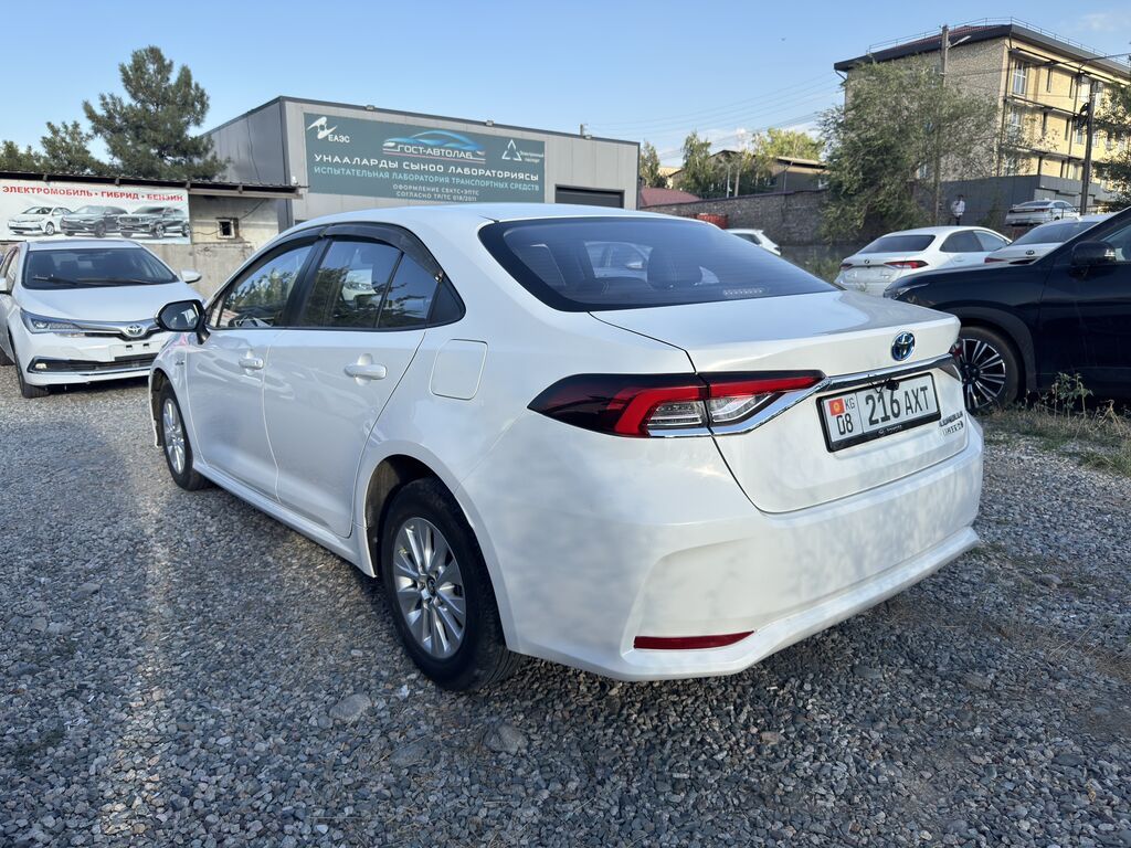 Toyota Corolla: 2021 г., 1.8 л, Автомат, Гибрид, Седан: фото 3