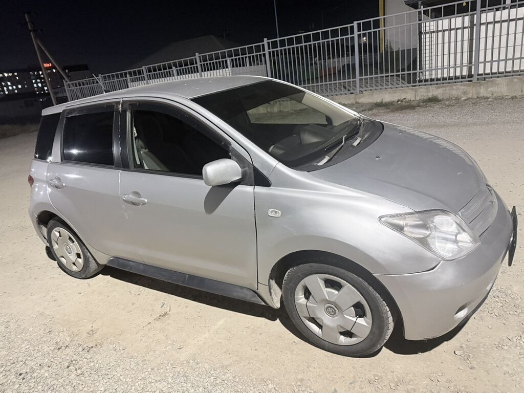 Продается Toyota Ist, 2004 г., хэтчбэк, Бишкек: фото 2