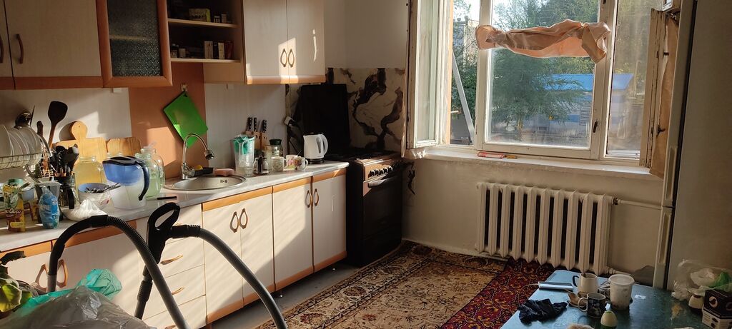 2 комнаты, 60 м², Толойкон мкр., 105 серия, 2 этаж, Старый ремонт: фото 2