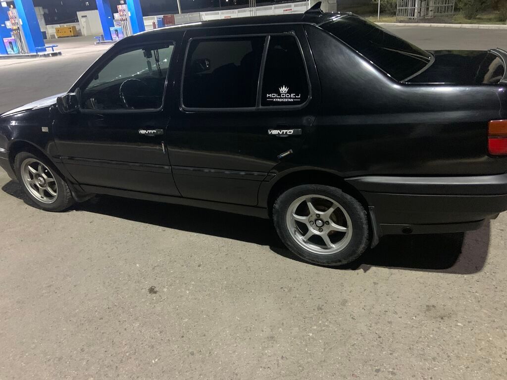 Volkswagen Vento: 1994 г., 1.8 л, Механика, Бензин, Седан: фото 3