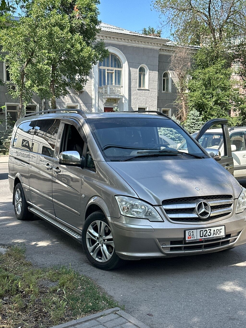 Mercedes-Benz Vito: 2011 г., 2.2 л, Автомат, Минивэн — фото 1