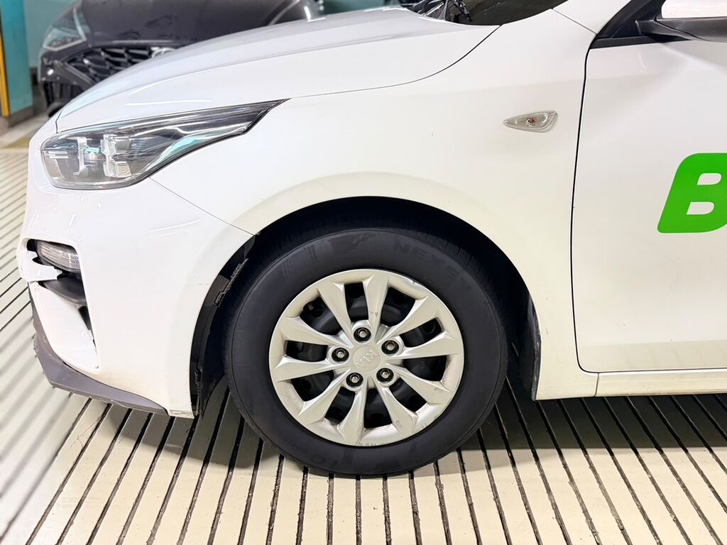 Kia Cerato: 2021 г., 1.6 л, Автомат, Седан: фото 3