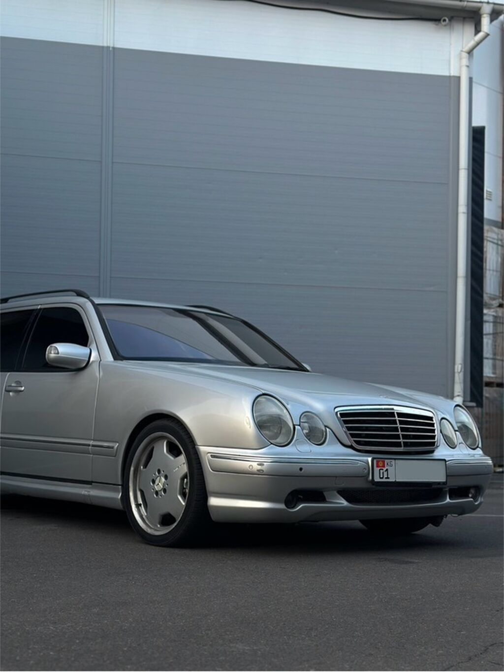 Mercedes-Benz E-Class: 2000 г., 5.5 л, Автомат, Бензин, Универсал: фото 3