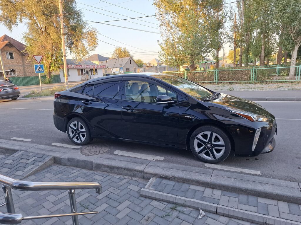 Toyota Prius: 2019 г., 1.8 л, Гибрид, Хэтчбэк: фото 3