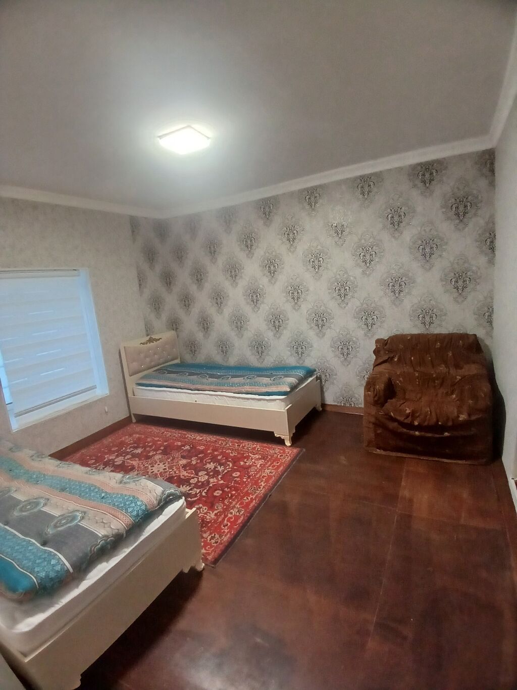 Kirayə: 2 ayrı iki nəfərlik otaq Təsvir: - Təmiz, səliqəli evdə iki