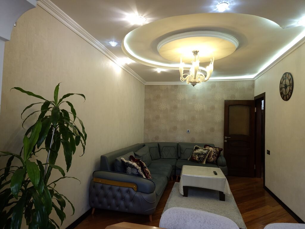 Bakı, 3 otaqlı, Köhnə tikili, m. Xalqlar Dostluğu, 85 kv. m