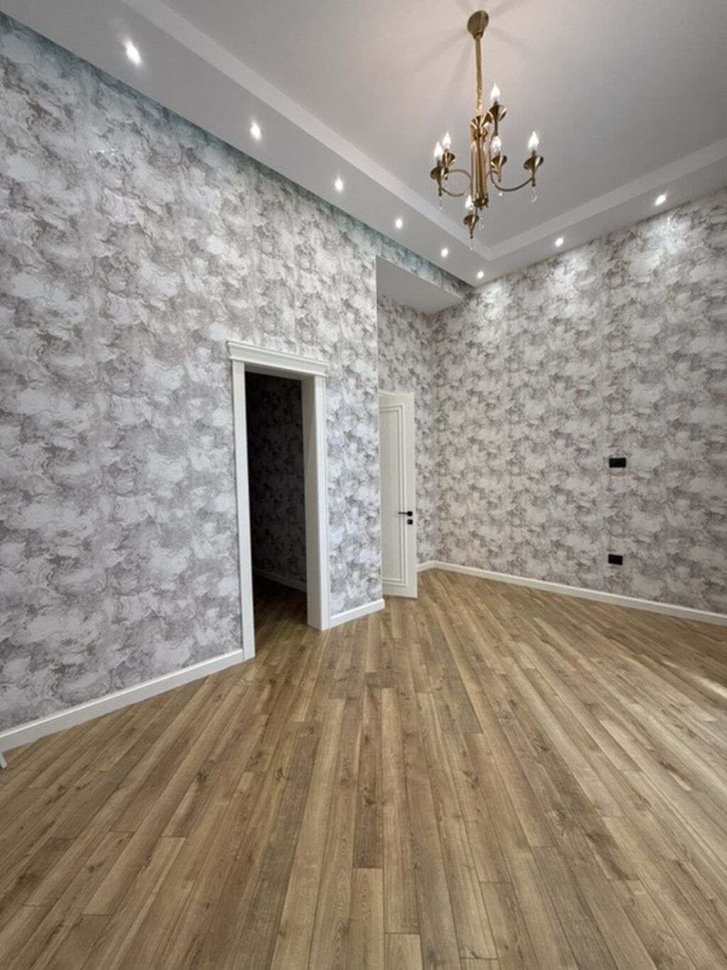 5 otaqlı, 216 kv. m, Yeni təmirli