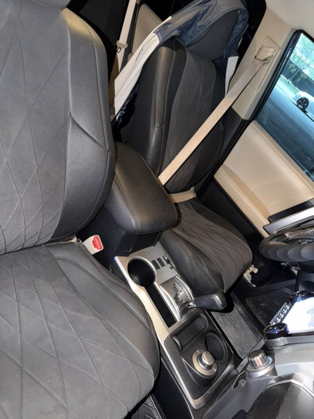 Toyota 4Runner: 2017 г., 4 л, Автомат, Газ, Внедорожник: фото 3