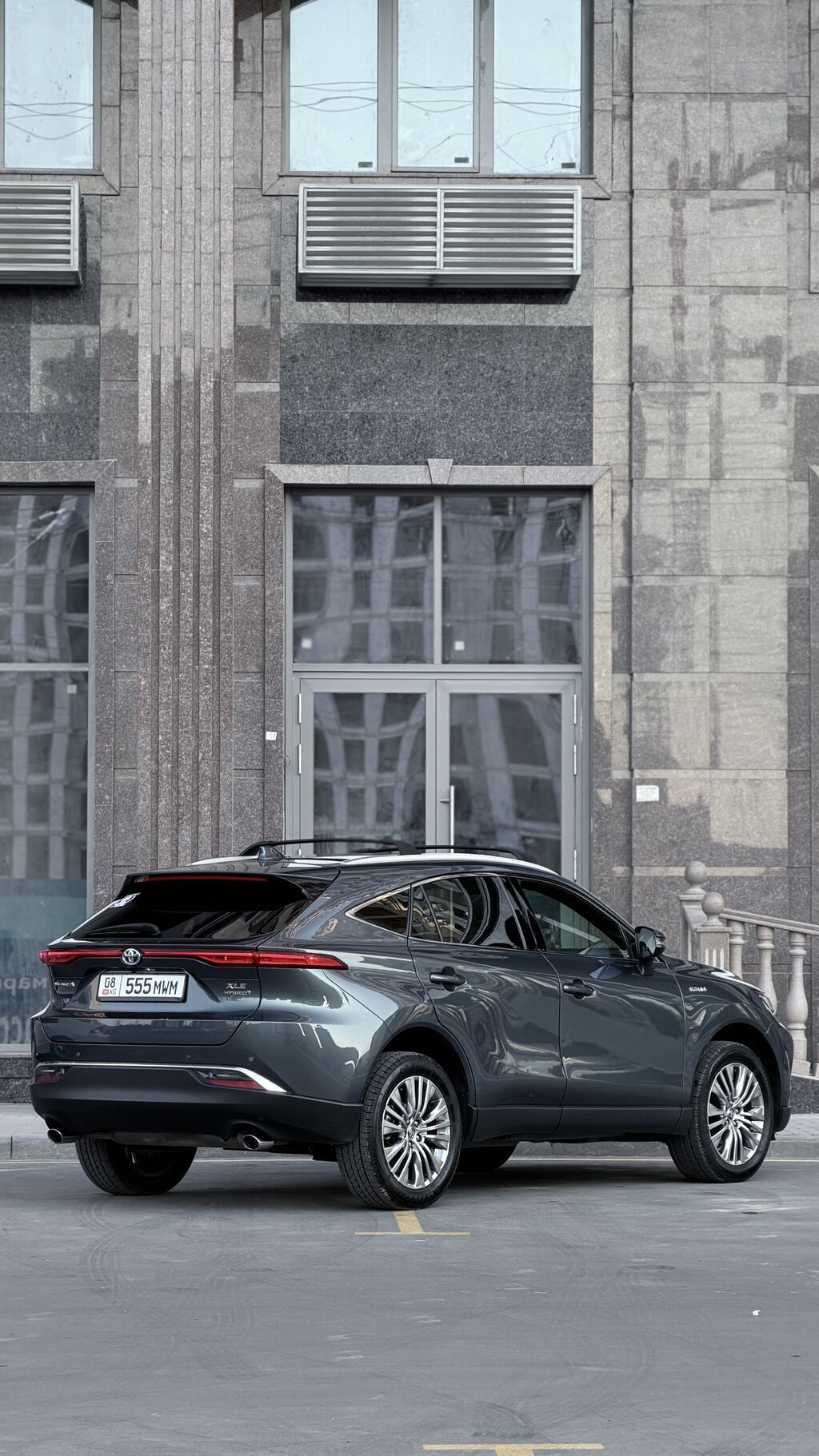 Toyota Venza: 2021 г., 2.5 л, Автомат, Гибрид, Кроссовер: фото 4