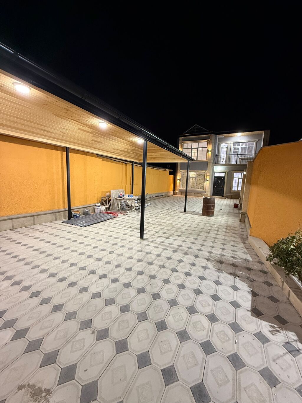 5 otaqlı, 180 kv. m, Yeni təmirli