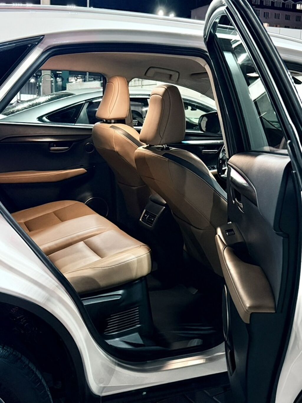 Lexus NX: 2017 г., 2 л, Автомат, Бензин, Кроссовер: фото 7