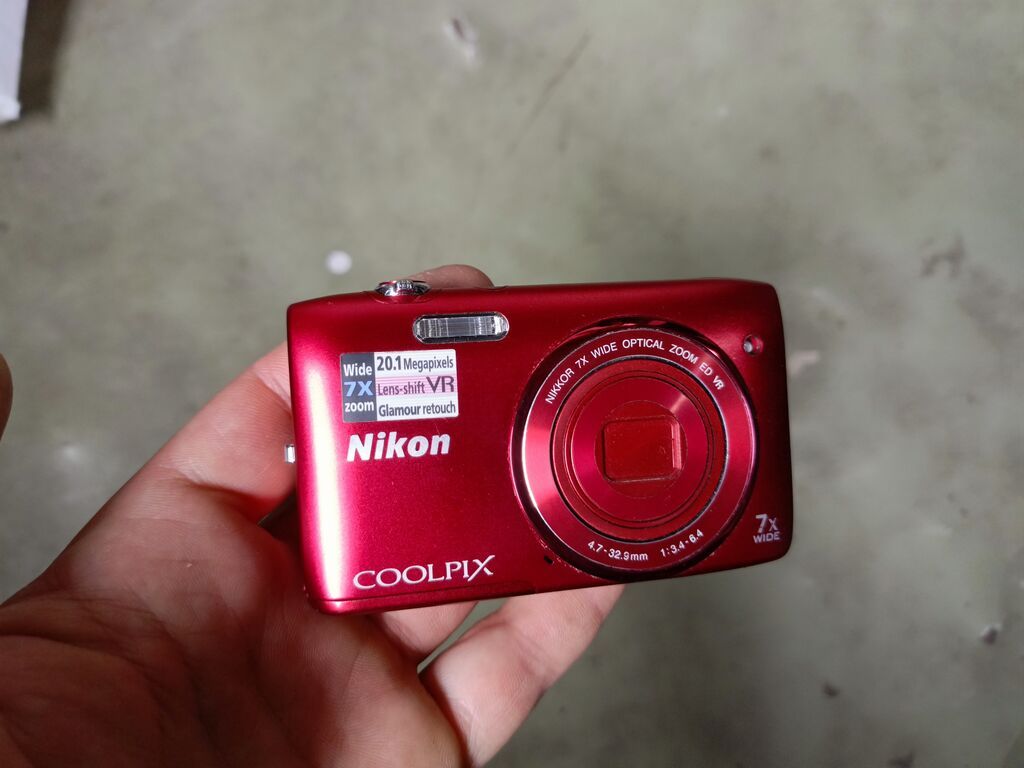 Компактная цифровая камера Nikon COOLPIX (красный цвет) — фото 1