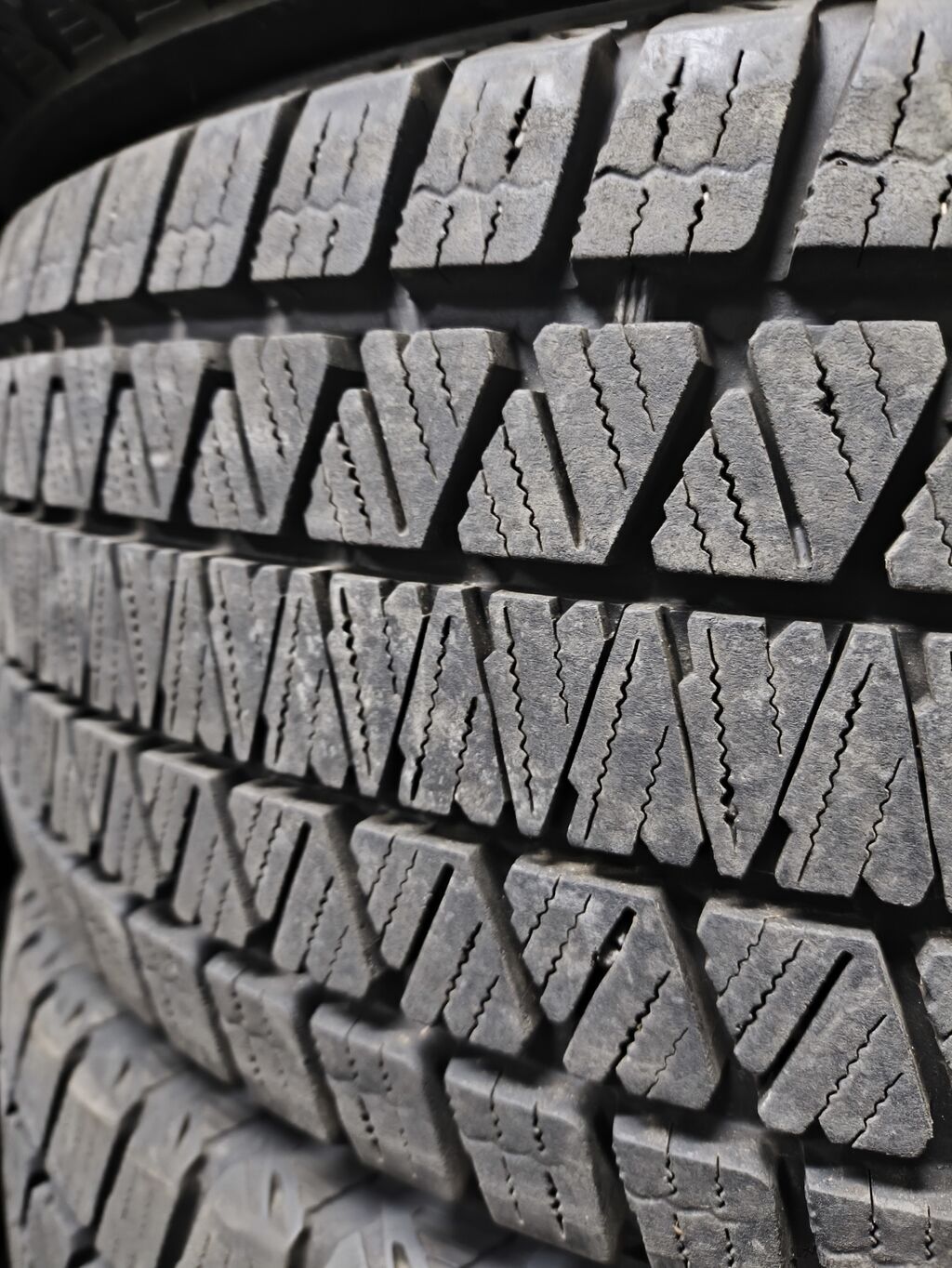 Шины 225 / 65 / R 17, Зима, Б/у, Комплект, Внедорожные (АТ/МТ), Япония, Bridgestone: фото 2