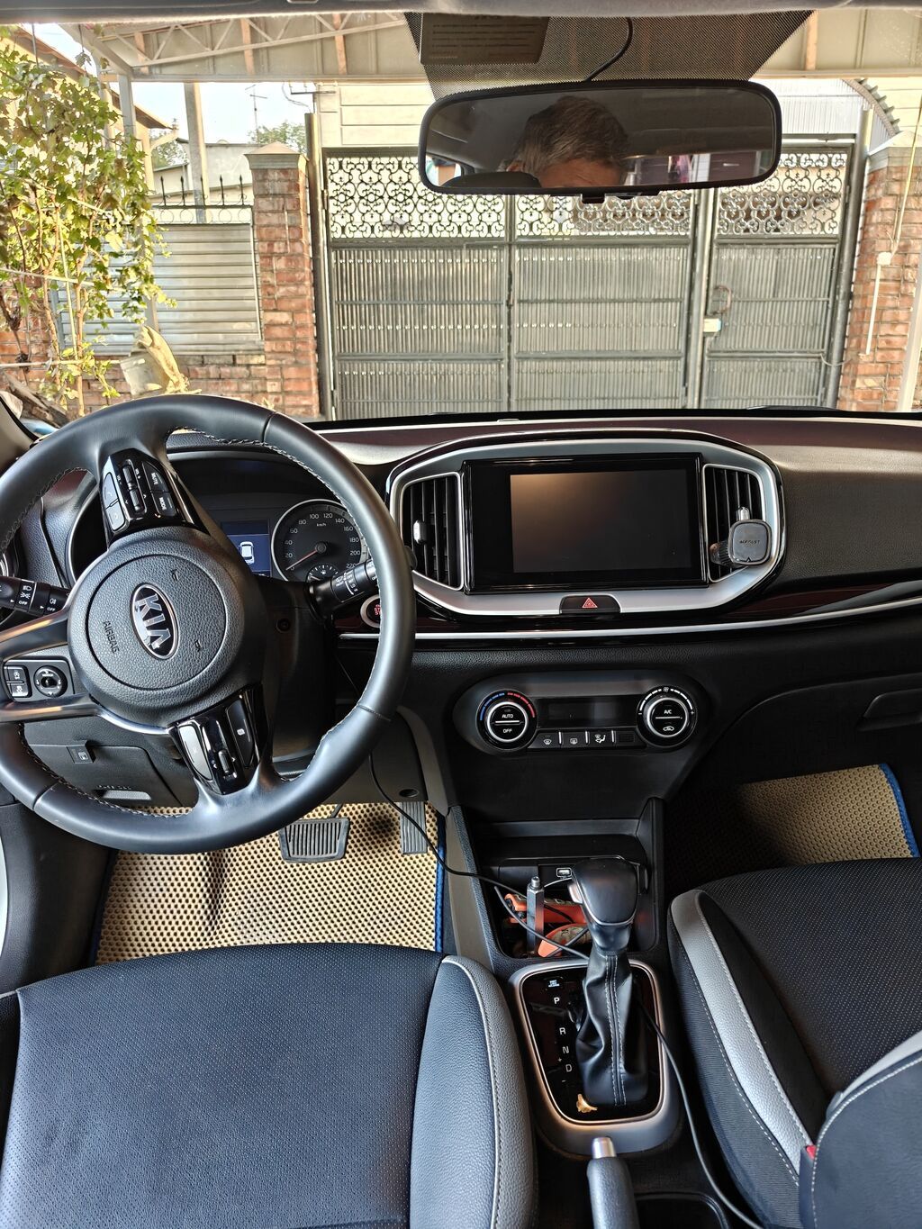 Kia Stonic: 2020 г., 1.4 л, Автомат, Газ, Кроссовер: фото 4