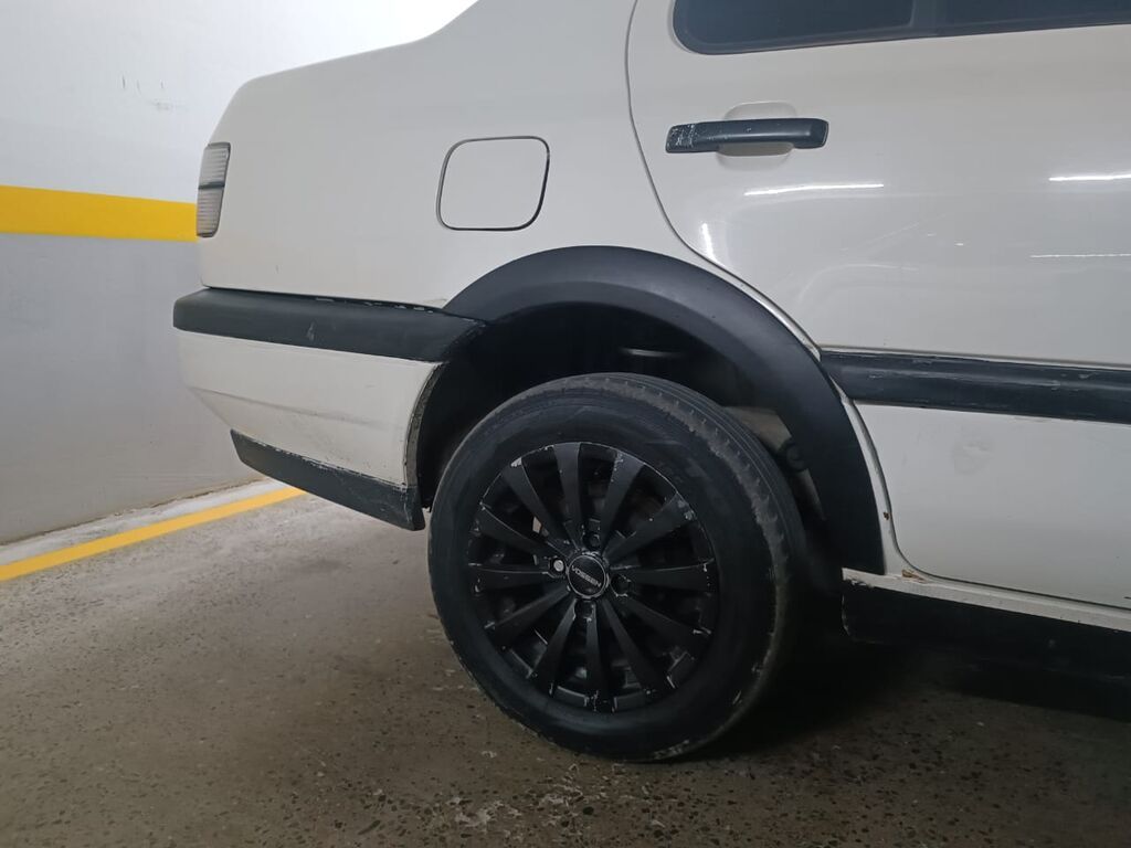 Volkswagen Vento: 1993 г., 1.8 л, Механика, Бензин, Седан: фото 6