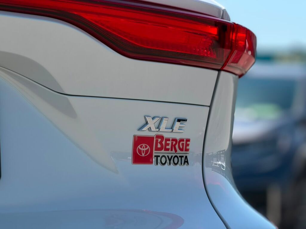 Toyota Venza: 2023 г., 2.5 л, Автомат, Гибрид, Кроссовер: фото 5