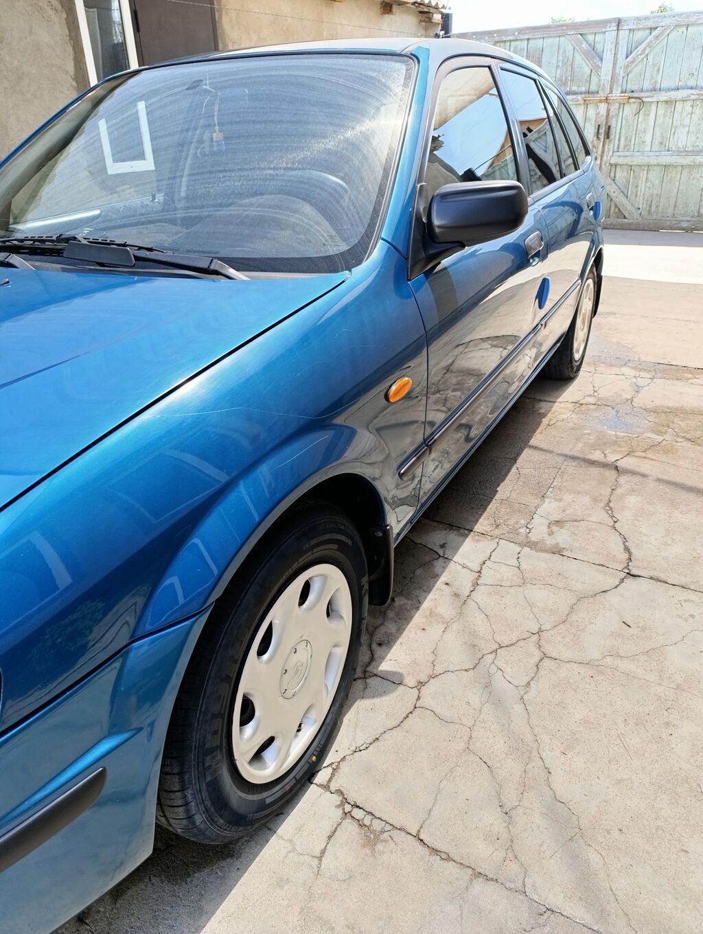Mazda 323: 1999 г., 1.5 л, Автомат, Бензин, Универсал: фото 5