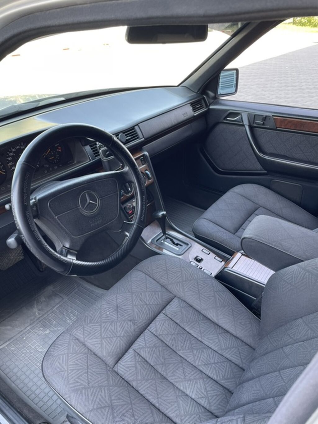 Mercedes-Benz W124: 1993 г., 3.2 л, Автомат, Бензин, Седан: фото 8
