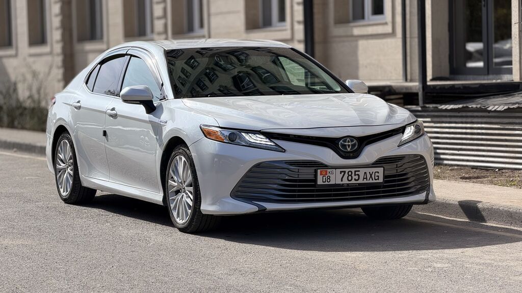 Toyota Camry: 2020 г., 2.5 л, Автомат, Гибрид, Седан: фото 3