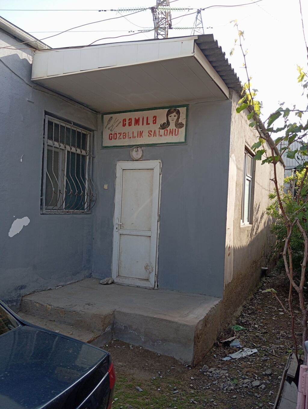 Naxalastroyda 4 otaqlı əşyalı həyət evi satılır evin hər bir şəraiti