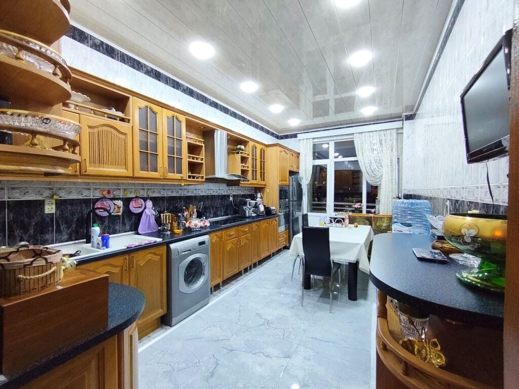 Təcili olaraq 28 may metrosunun yaninda,Azərbaycan Dillər İnstitutun