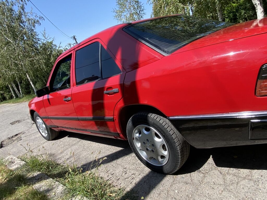 Mercedes-Benz W124: 1988 г., 2.3 л, Механика, Бензин, Седан: фото 6