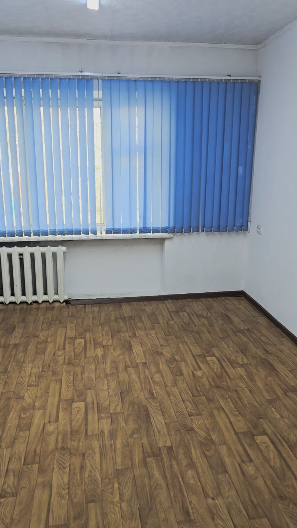 3 комнаты, 77 м², 104 серия, 1 этаж, Старый ремонт: фото 3