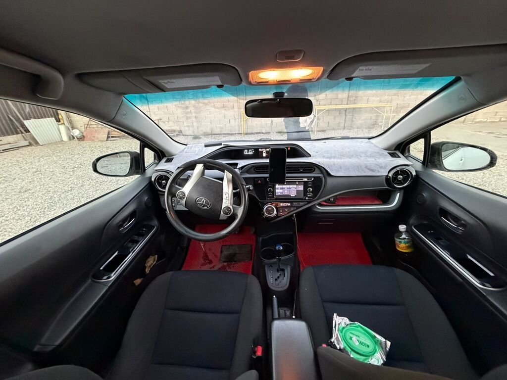 Toyota Prius C: 2016 г., 1.5 л, Гибрид, Хэтчбэк: фото 5