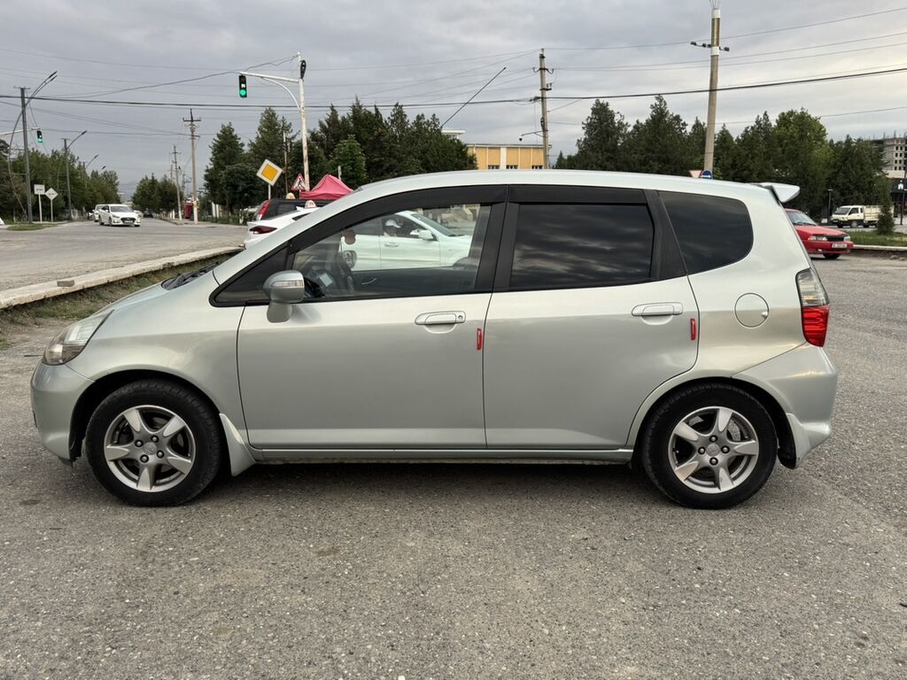 Honda Jazz: 2008 г., 1.4 л, Автомат, Бензин, Хэтчбэк — фото 3