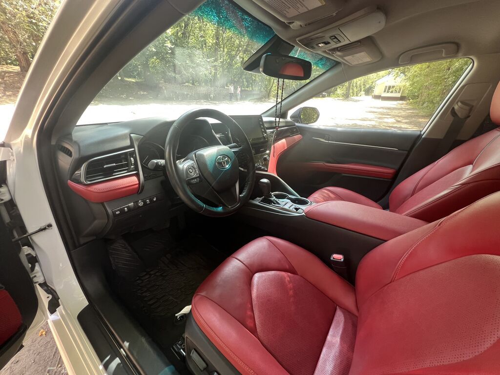 Toyota Camry: 2022 г., 2.5 л, Автомат, Гибрид, Седан: фото 4