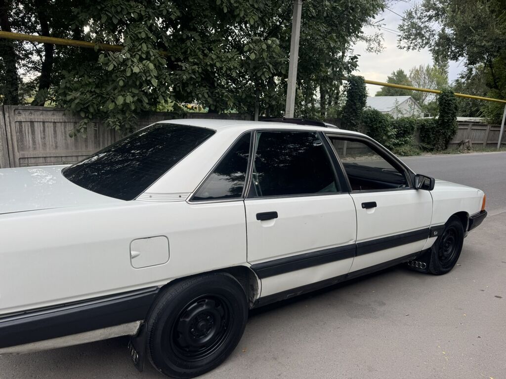 Audi 100: 1990 г., 1.8 л, Механика, Бензин, Лифтбек: фото 8
